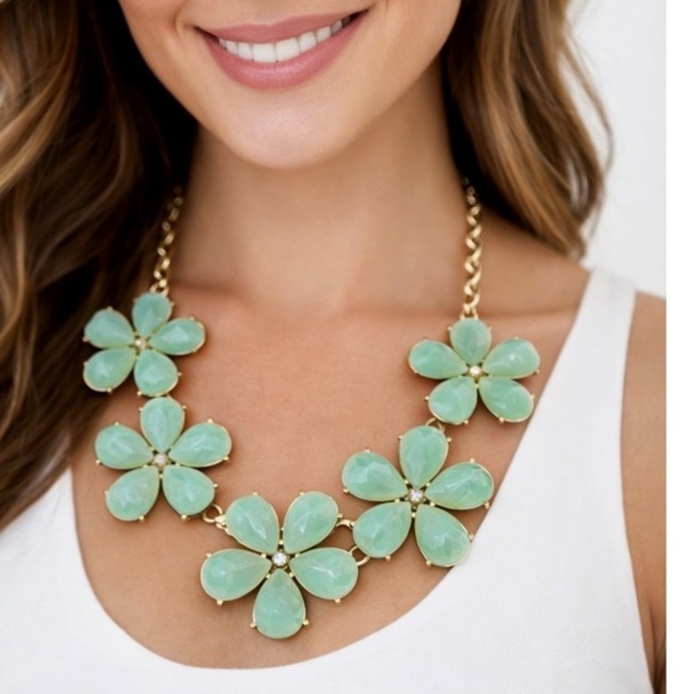 Gold Tone Seafoam Green Floral Statement Bib Necklace Rhinestone Accent‎ J-01